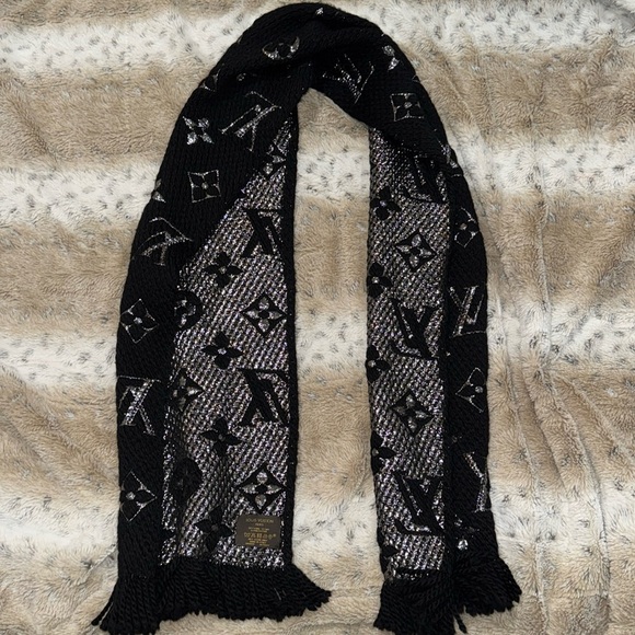 Women’s Or Mens Louis Vuitton Monogram Logomania Scarf! Brand new W Box! So warm - Picture 1 of 9